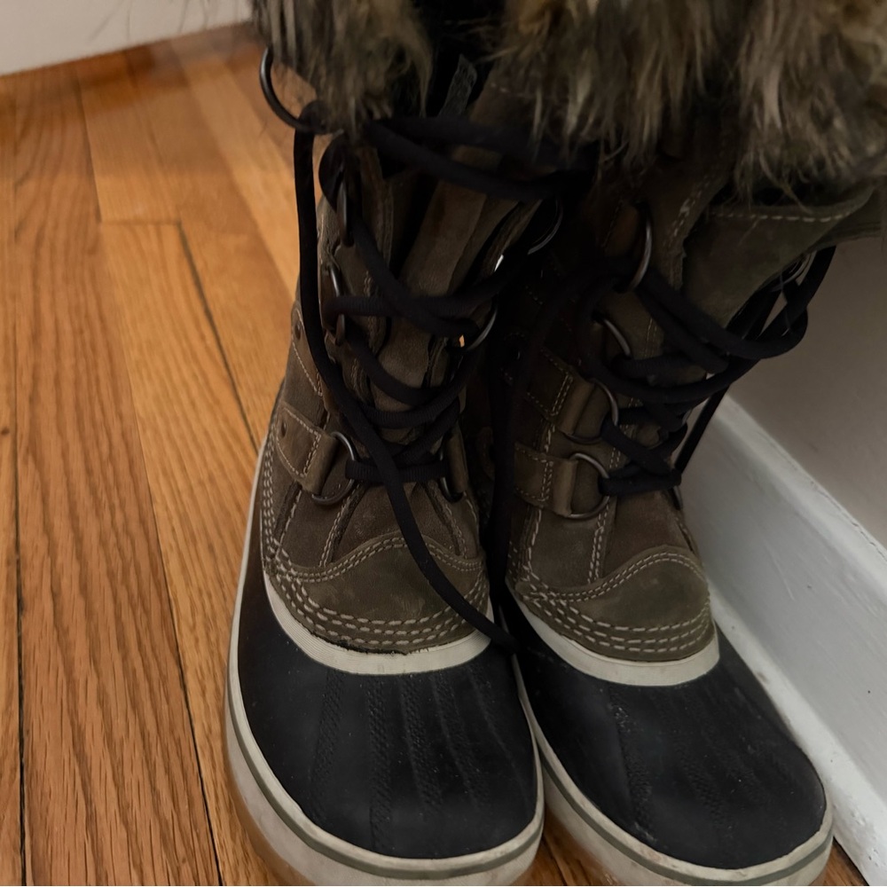 Sorel Brown and Black Lace-Up Fur-Trim Winter Boots